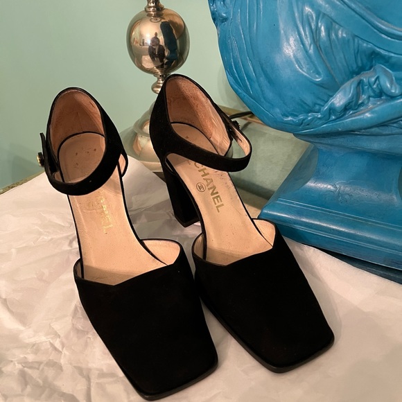 Authentic Chanel suede heels with strap. - Picture 8 of 9